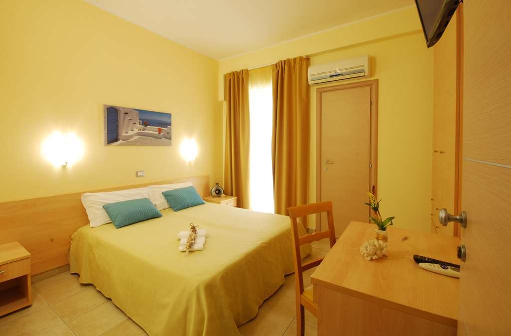 Hotel Caggiari Senigallia Camera foto